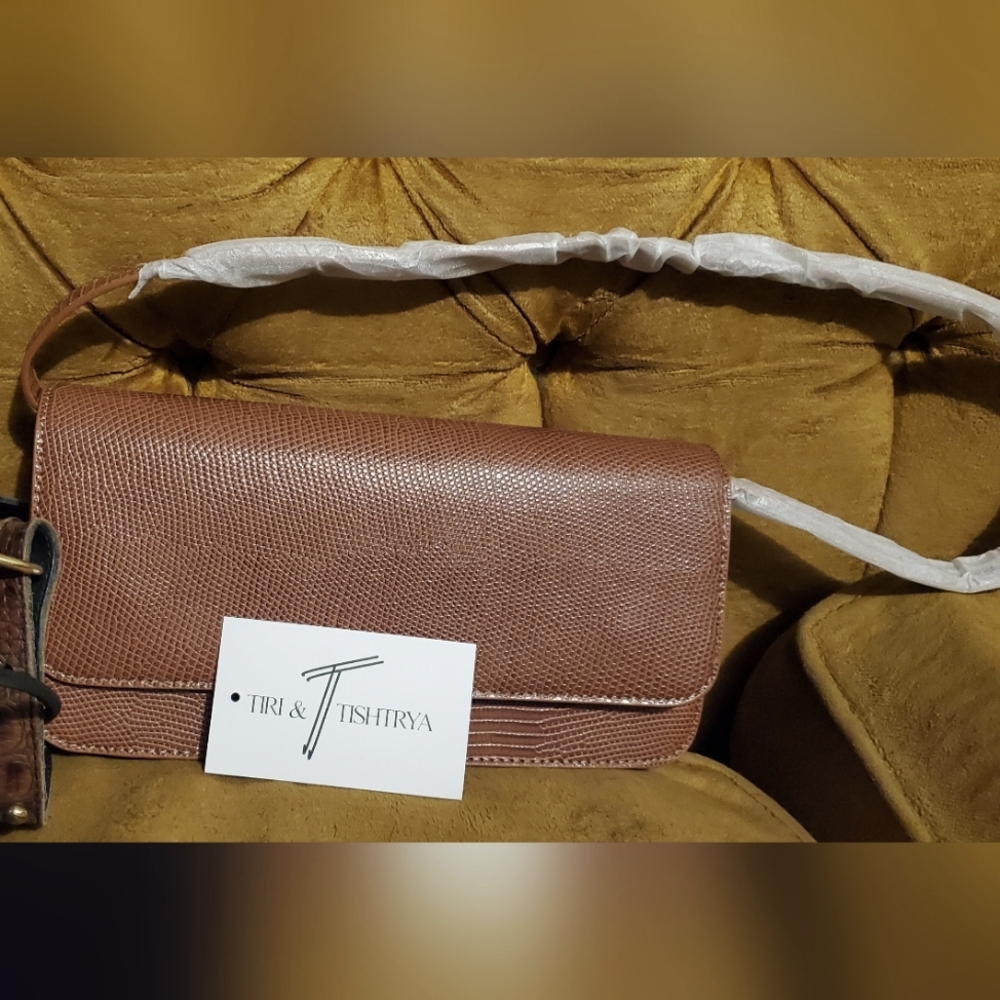 NWT Tiri and tishtrya leather purse brown